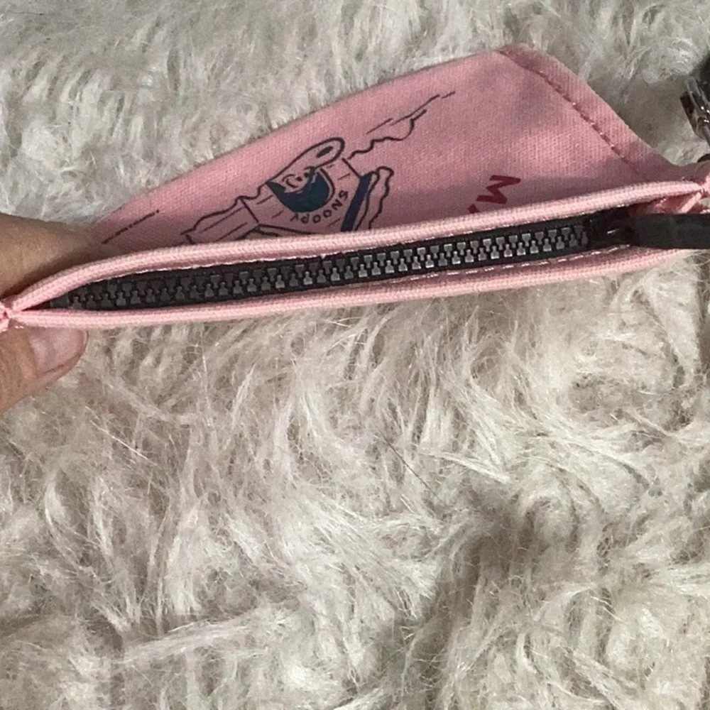 Marc Jacob’s x Peanuts Snoopy Pink Canvas Graphic Print Pouch Wristlet E…